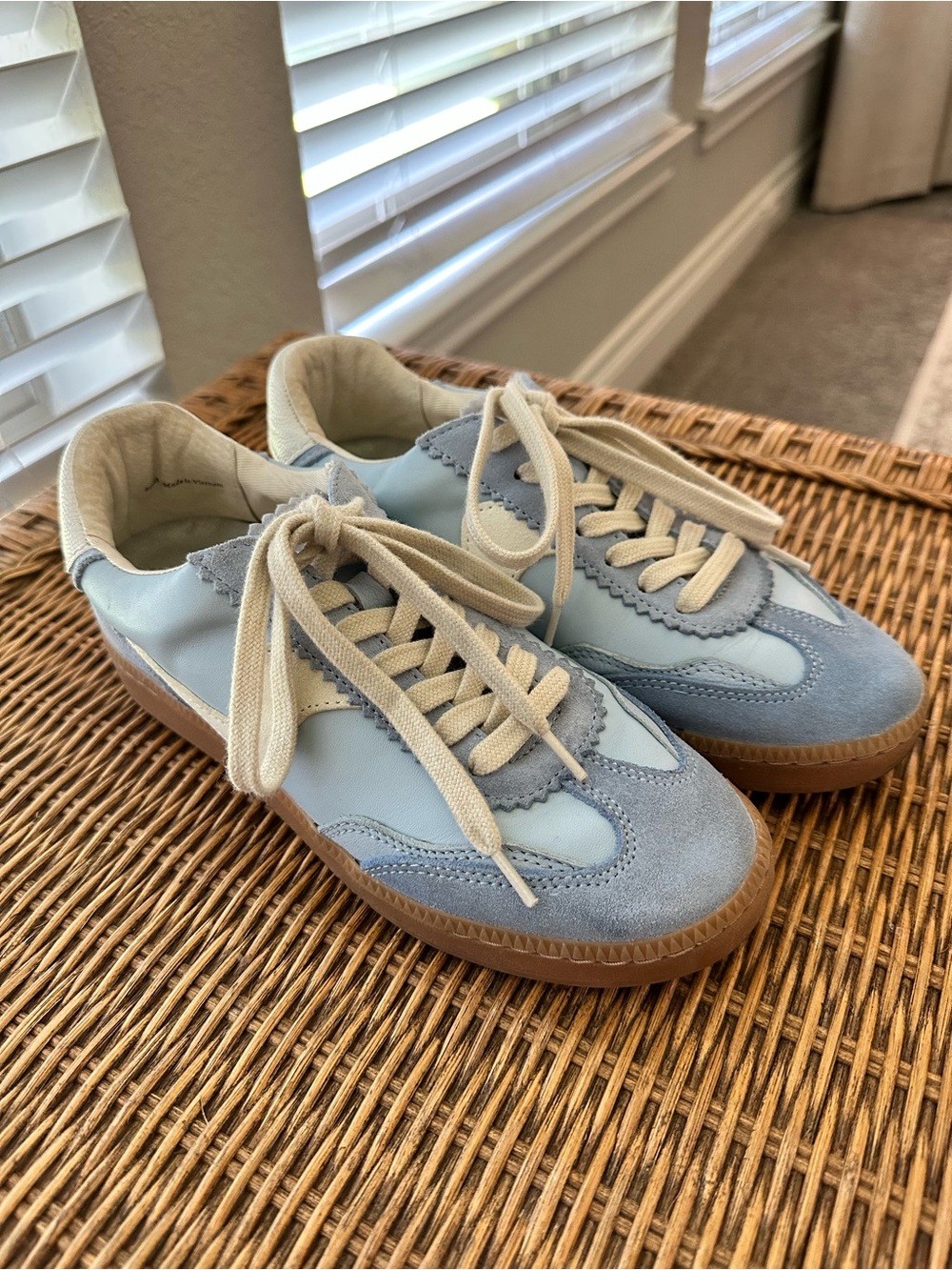Dolce Vita Notice Sneakers - sz 6